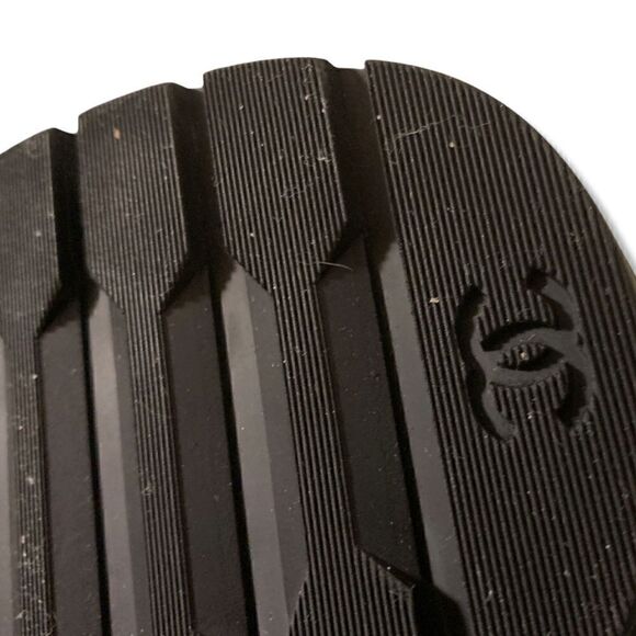 ❤️SOLD❤️CHANEL Black & White 2022 C Combat Boots |IT39| - Picture 15 of 16